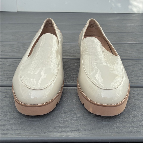 Vionic Kensley Women’s Patent Leather Loafer Cream Size 9 - Picture 9 of 15